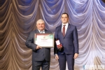 Вручение диплома и памятной медали лауреата почетного звания Человек года Витебщины Виктору Антоненко