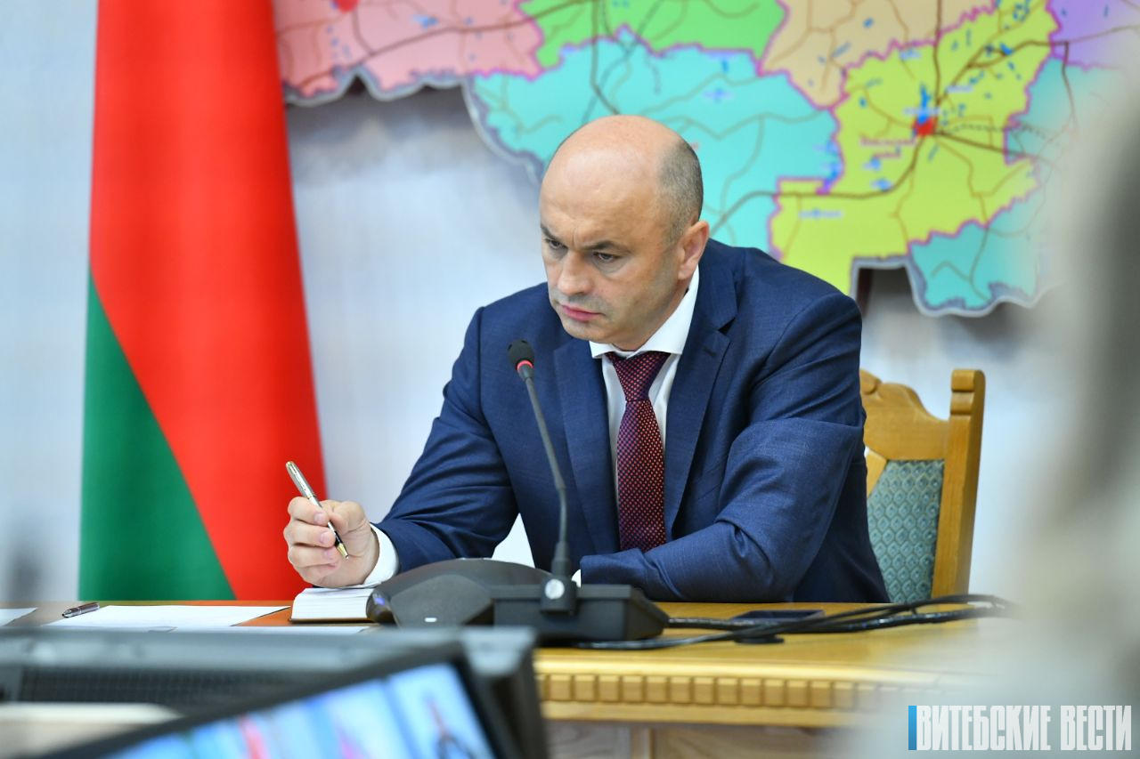 Александр Рогожник провел прямую телефонную линию с жителями региона