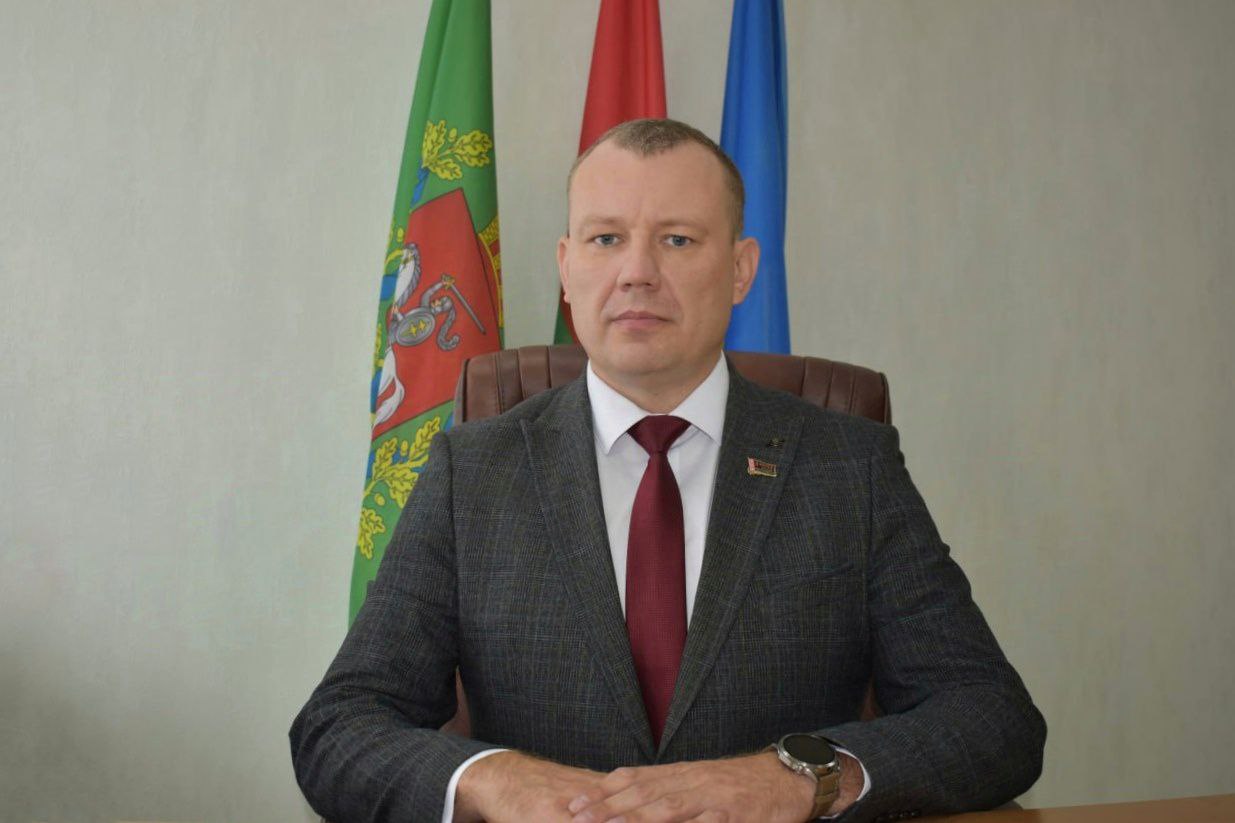 Управляющий делами - начальник управления делами райисполкома Олег Гончаров проведет прямую телефонную линию 26 апреля