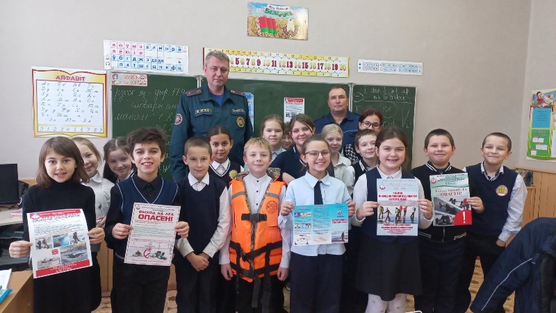 Безопасно должно быть везде: и на суше, и на воде!