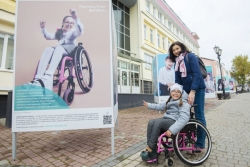 В ВИТЕБСКЕ ОТКРЫЛАСЬ ФОТОВЫСТАВКА О ДЕТЯХ С ИНВАЛИДНОСТЬЮ В ШКОЛЕ