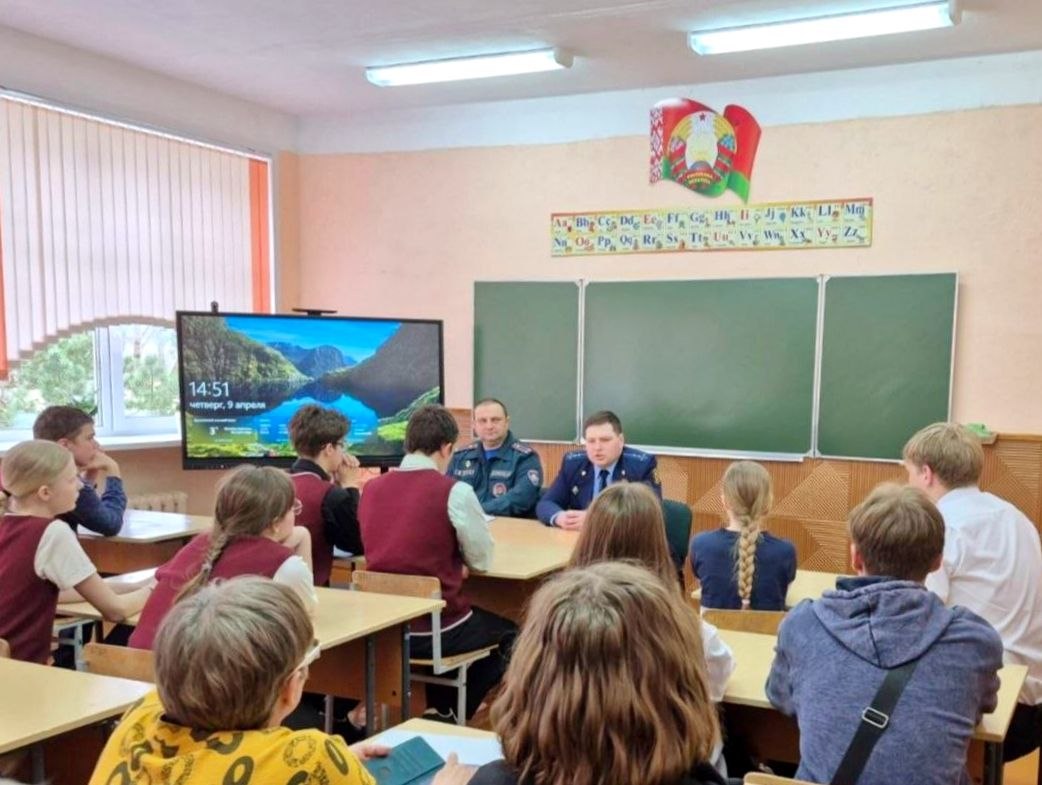 Лекция "Час здоровья и права" прошла в Крынковской средней школе имени М. Т. Лынькова 