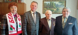 Ветерана войны К.К.Мизурова, поздравили с приближающимся Днём Победы