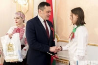 Глава Витебщины вручил паспорта юным жителям области