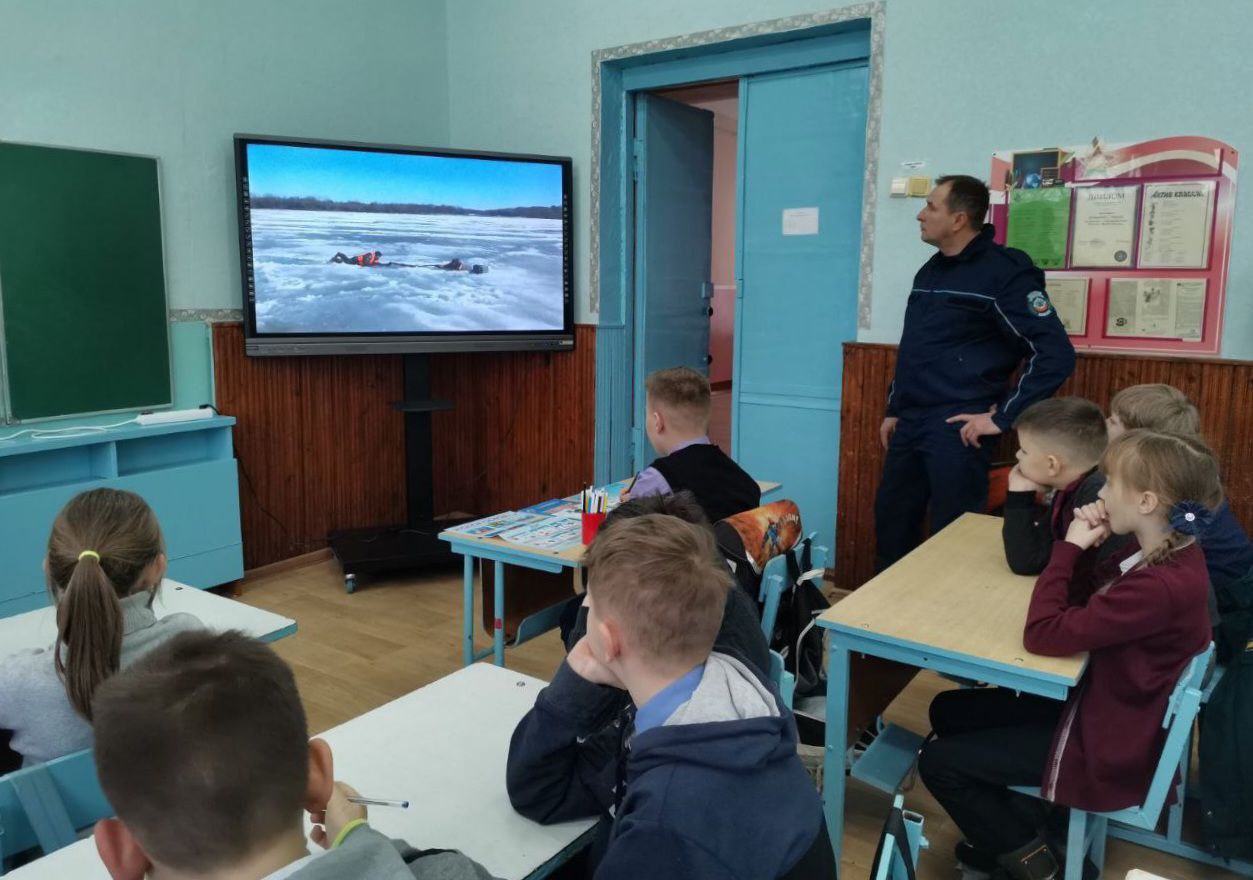 Уроки безопасности для учащихся провели в базовой школе №2