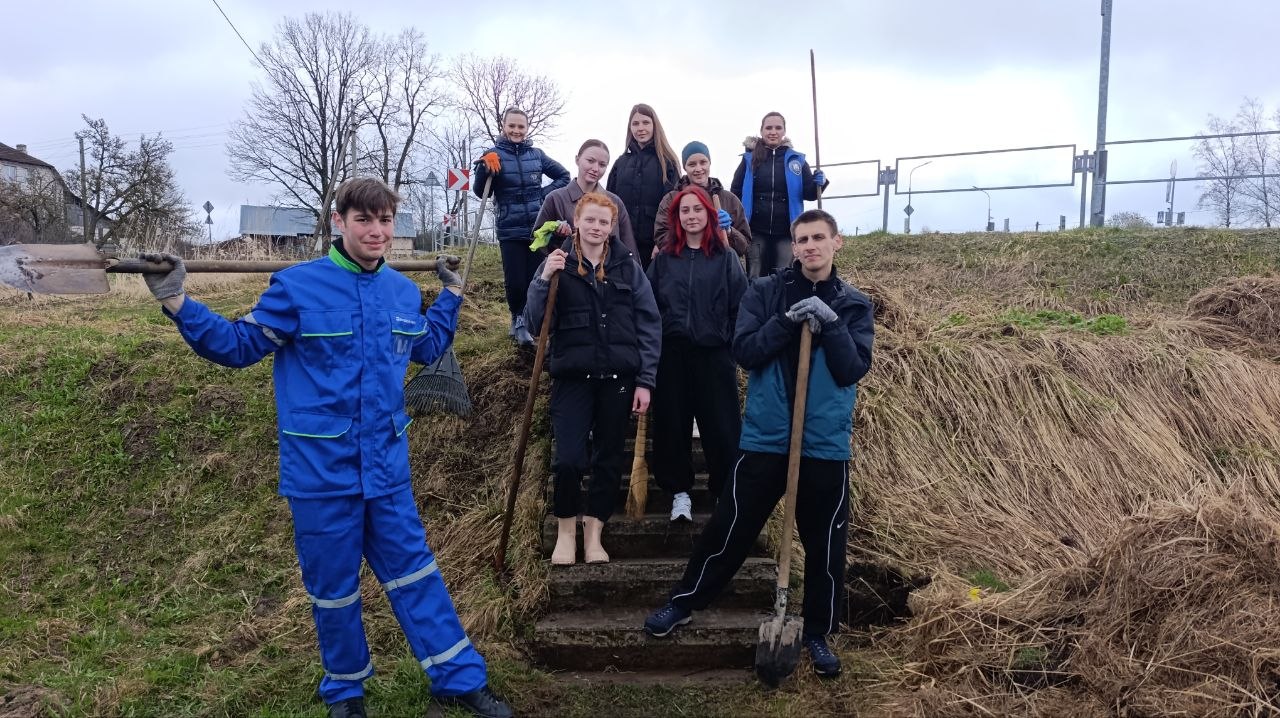 Активная молодежь активна и на субботнике!