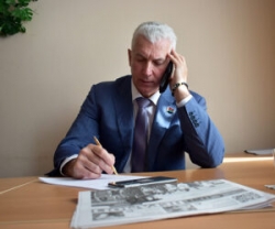 Приём граждан и прямую телефонную линию провёл член Совета Республики Национального собрания Республики Беларусь А.Т. Щастный