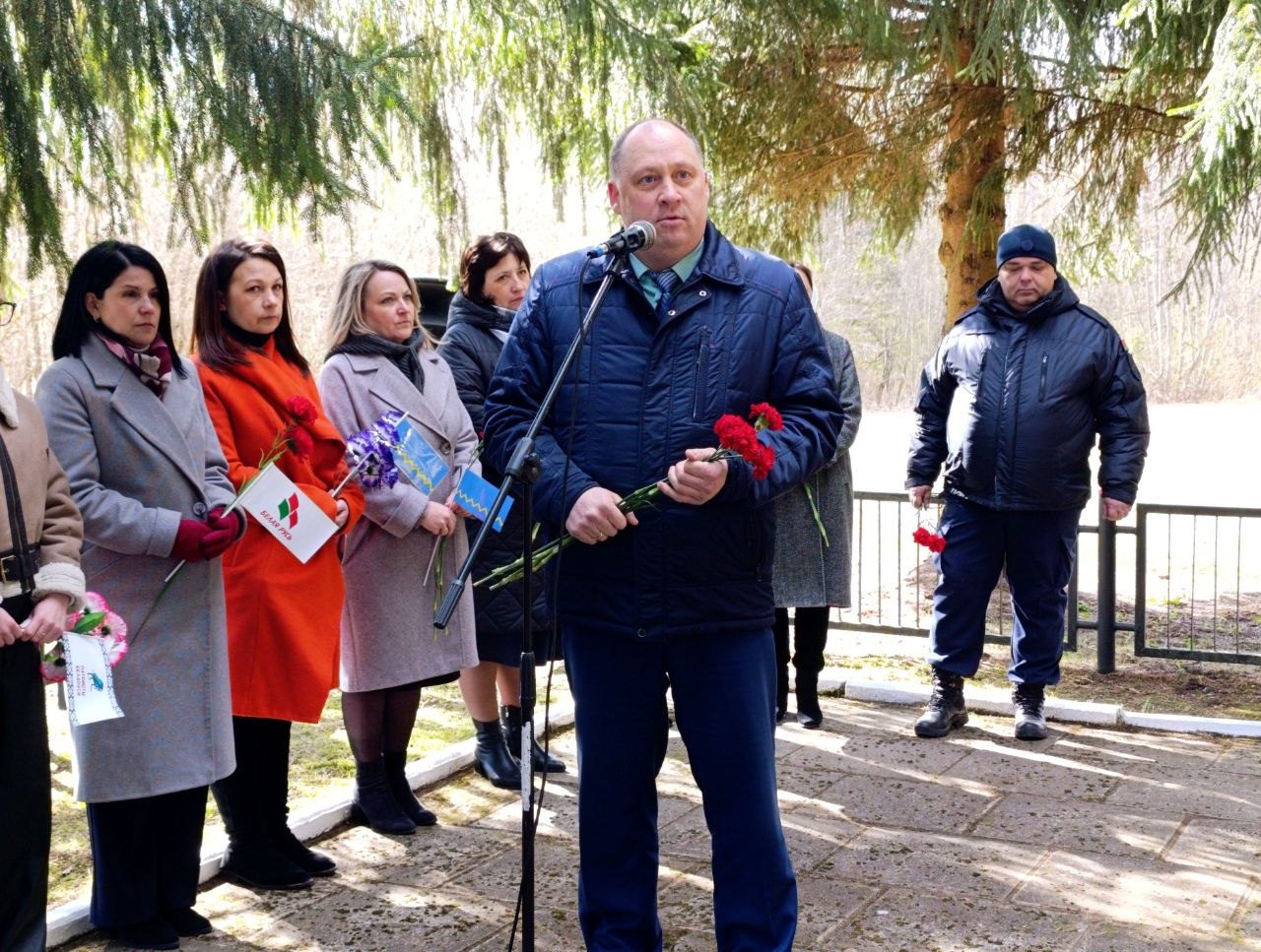 В Марьяново прошёл митинг-реквием, посвящённый Международному дню освобождения узников фашистских концлагерей (фотофакт)