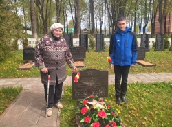 «Могиле этой дорогой всем сердцем поклонись»