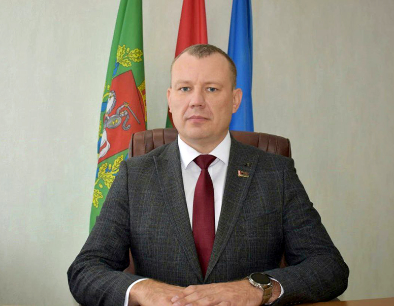 Управляющий делами - начальник управления делами Лиозненского районного исполнительного комитета Олег Николаевич Гончаров проведет "прямую телефонную линию"