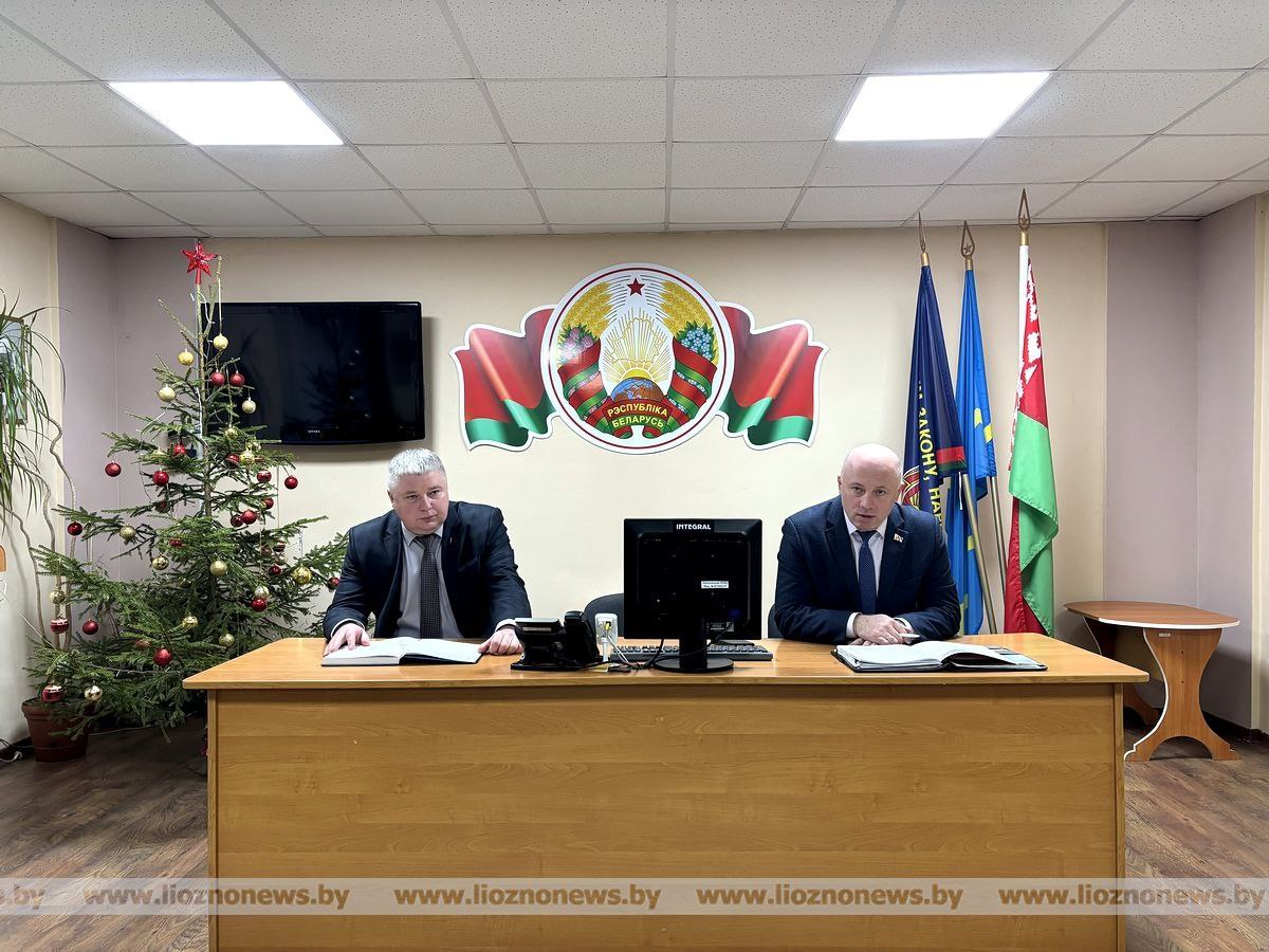 Итоги ВНС, экономика и безопасность: Иван Федоров встретился работниками Лиозненского РОВД