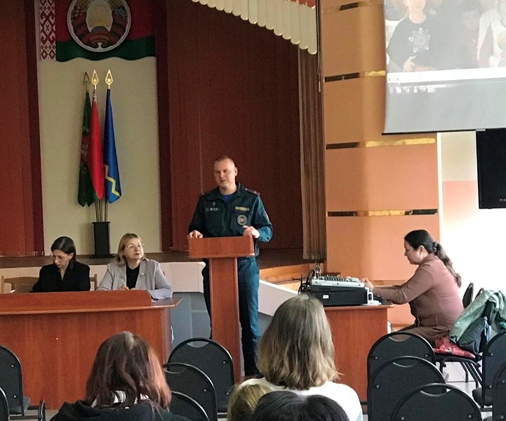 Взрослым о безопасности детей